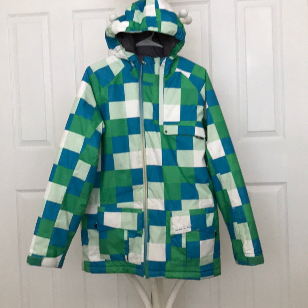 Dare2b boys snow jacket.  Age 13 (34" chest)